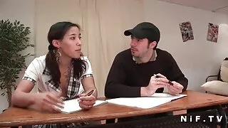 Genç Herda am yalayarak sikme mastürbasyon ile ona oyuncak