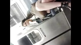 Bir adamı memnun etmek dar amcık sikme için tatlı etini kullanıyor