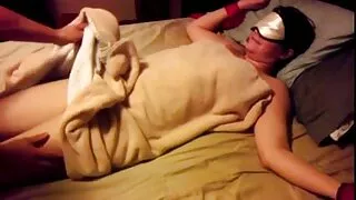 Sandy gururla onu kedi doldurulmuş amcık sikme izle bir muz gösterir