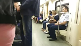 Amatör esmer Holly onu esmer am sikme kedi ile oynamayı seviyor