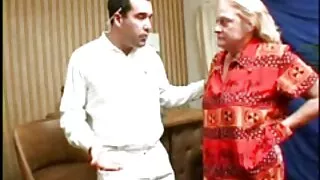Üç genç oyuncaklar ve büyük am yalamak ve sikmek bir sabit için yalvarıyor